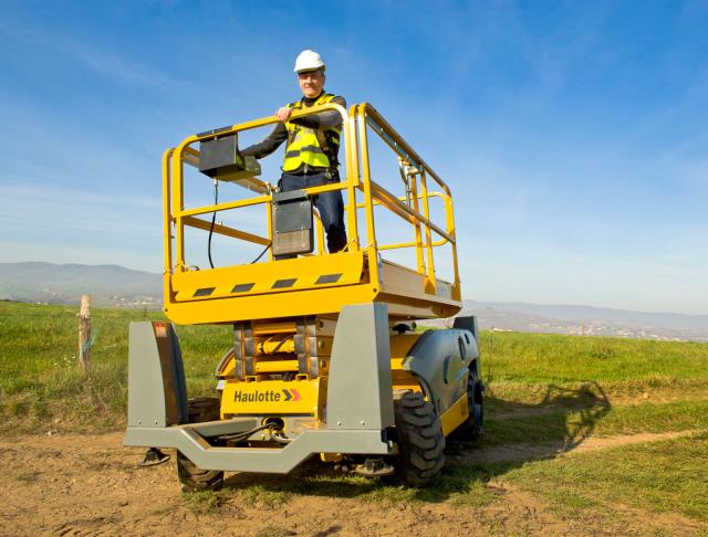 Where to find ROUGH TERRAIN SCISSOR LIFT, 26 4WD in Cleveland