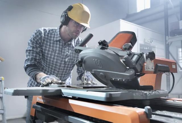 Where to find TILE SAW, EXTRA LARGE in Cleveland
